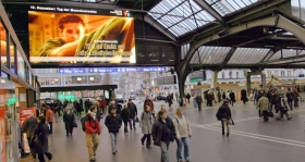 Youth for Human Rights non-profit commercials op het centraal station van Zürich (Zwitserland).