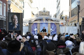 Vijftienhonderd scientologen en sympathisanten uit heel Canada en de Verenigde Staten bevolkten de straat op 665 Rue Saint-Joseph in het hart van de wijk Saint-Roch Nouvo om de opening van deze nieuwe kerk te vieren.