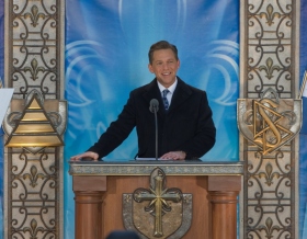 De heer David Miscavige, Voorzitter van de Raad van Religious Technology Center en kerkelijk leider van de Scientology religie, heeft de nieuwe Scientology Kerk van Québec ingewijd.