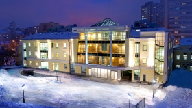 De Scientology Kerk Moskou
Het nieuwe thuis voor de Scientology kerk van Moskou ligt in het centrum van de stad's Tuin Ring, op slechts een mijl van het Rode Plein. Dit nieuwe gebouw is de meest belangrijke kerk in de Russische Federatie.