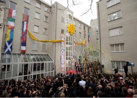 Op 23 januari 2010 voegden Europese hoogwaardigheidsbekleders zich met zo'n 1000 scientologen samen voor de indrukwekkende opening van het nieuwe hoofdkwartier van de nieuwe Scientology Kerk in Brussel.
