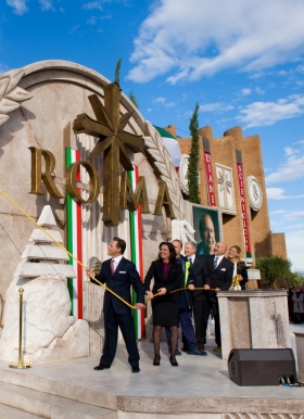 De heer David Miscavige knipte het lint door voor de nieuwe Scientology Kerk van Rome, hij werd vergezeld van de directeur van de kerk en hoogwaardigheidsbekleders. Dit markeerde het startsein voor de grootste expansie van Scientology in Italië van de afgelopen 30 jaar.