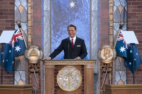 De heer David Miscavige, Voorzitter van de Raad van Religious Technology Center en kerkelijk leider van de Scientology religie, heeft de nieuwe Scientology Kerk van Melbourne ingewijd.