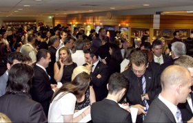 Duizenden scientologen en genodigden bezichtigden de nieuwe Scientology Kerk van Melbourne. Het volledig gerestaureerde gebouw bevat Publieksvoorlichtingspanelen die meer dan 450 informatieve films aanbieden en een kennismaking geven met elk aspect van Dianetics en Scientology en het leven en nalatenschap van oprichter L. Ron Hubbard.