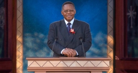 “Ik denk dat het erg toepasselijk is dat ik de Scientology Kerk bedank, vooral de Citizens Commission on Human Rights voor het blootleggen van de meest vreselijke praktijken van het apartheidsysteem voor mentale behandeling van mensen”, aldus de heer Ben Ngubane minister van kunst, cultuur, wetenschap en technologie.