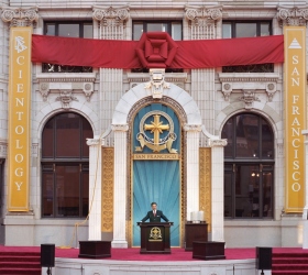 In het hart van San Francisco wijdde de heer Miscavige het gerestaureerde historische Transamerica gebouw in het symboliseert een nieuw tijdperk van spirituele activiteit.